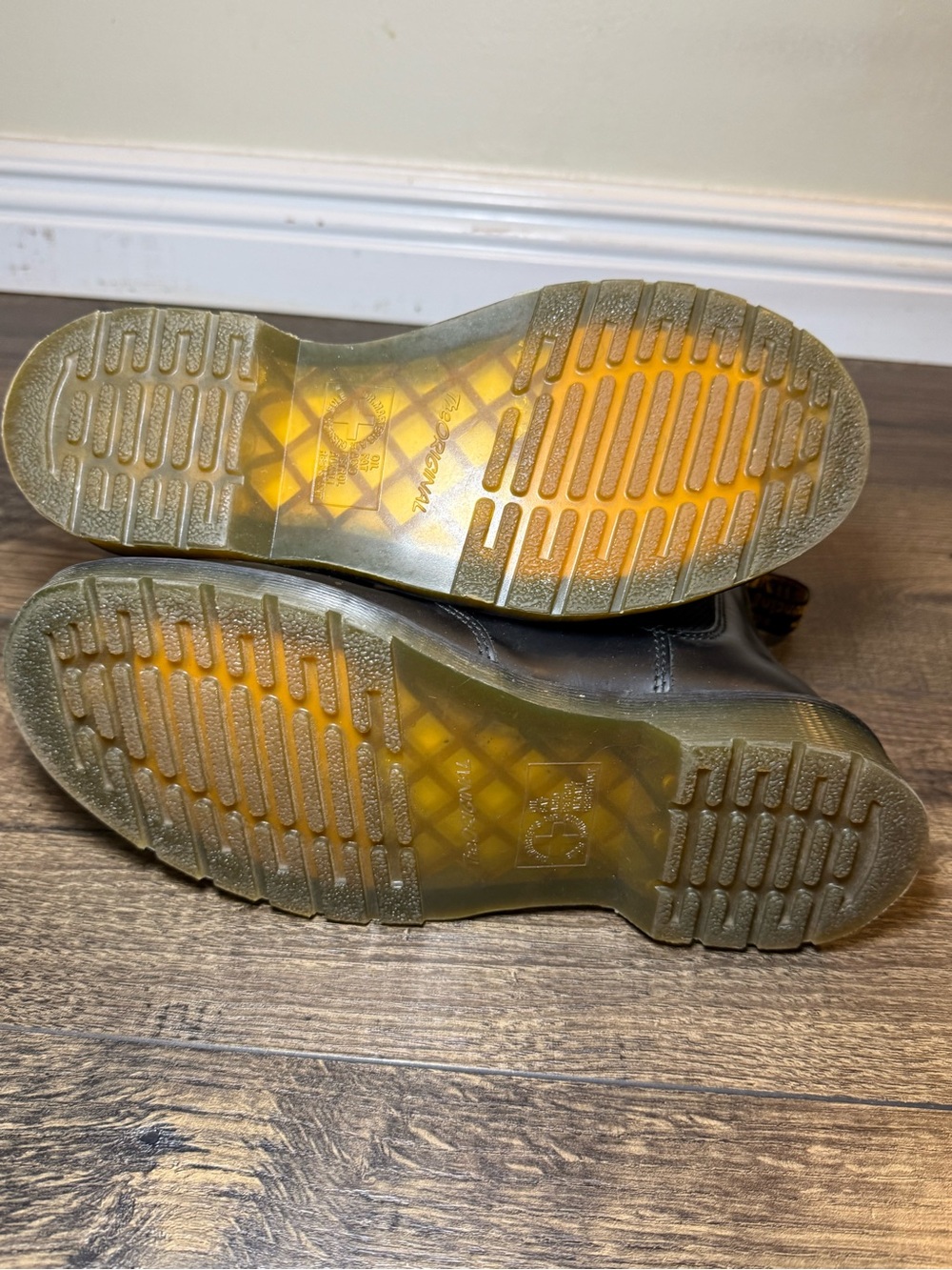 Dr.Martens 2976 Yellow Stitch Smooth Leather Chelsea Boots Size US 6 - Picture 9 of 10